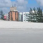 Apartamento Charmoso Em Frente A Praia Em Cabo Frio